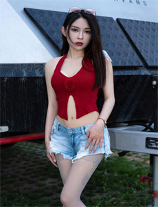 《荷兰嫩模热辣比基尼风情 新浪图片-女生让男生捏自己小兔子》