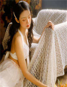 《亚洲精品乱码一区二区三区-撕掉她的衣服7》
